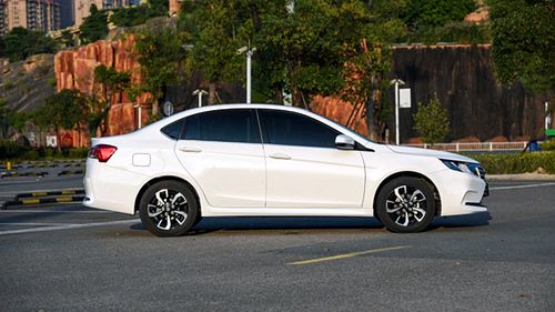 全系獨懸四輪碟剎，東南A5翼舞產(chǎn)品力解析，舞動同級新標桿？